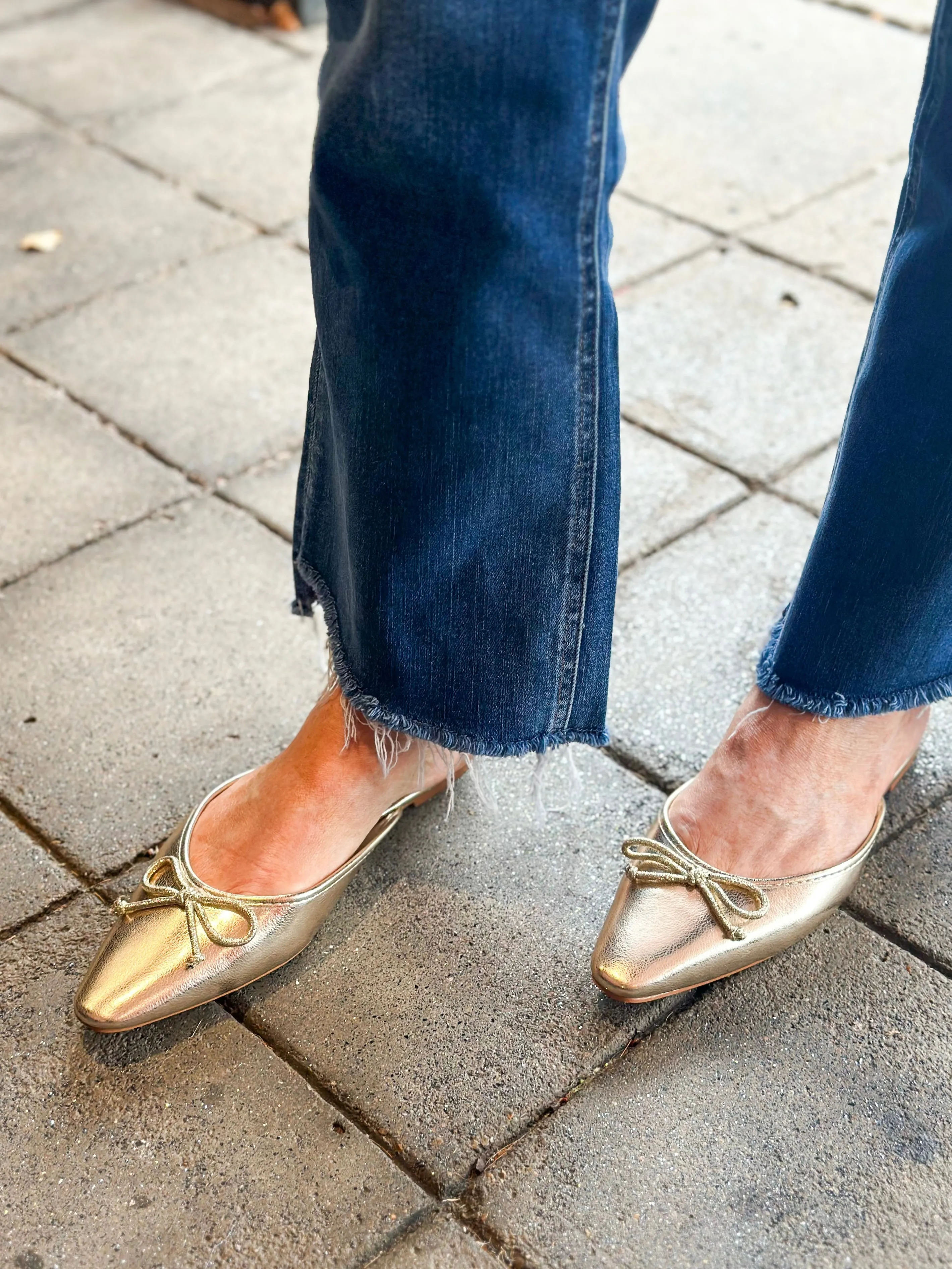 Bow Pointed Toe Flat