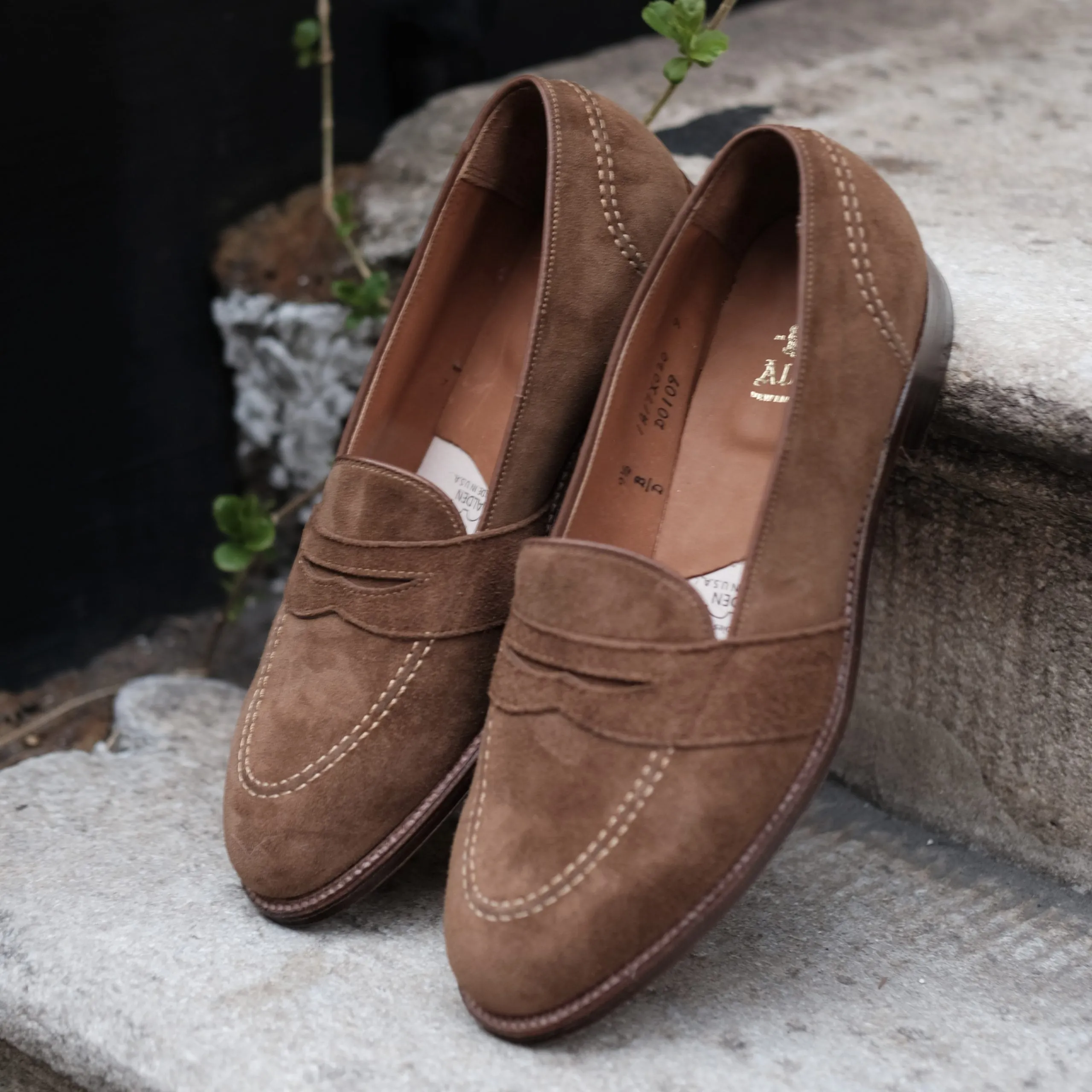 D0109 - Full Strap Loafer in Snuff Suede
