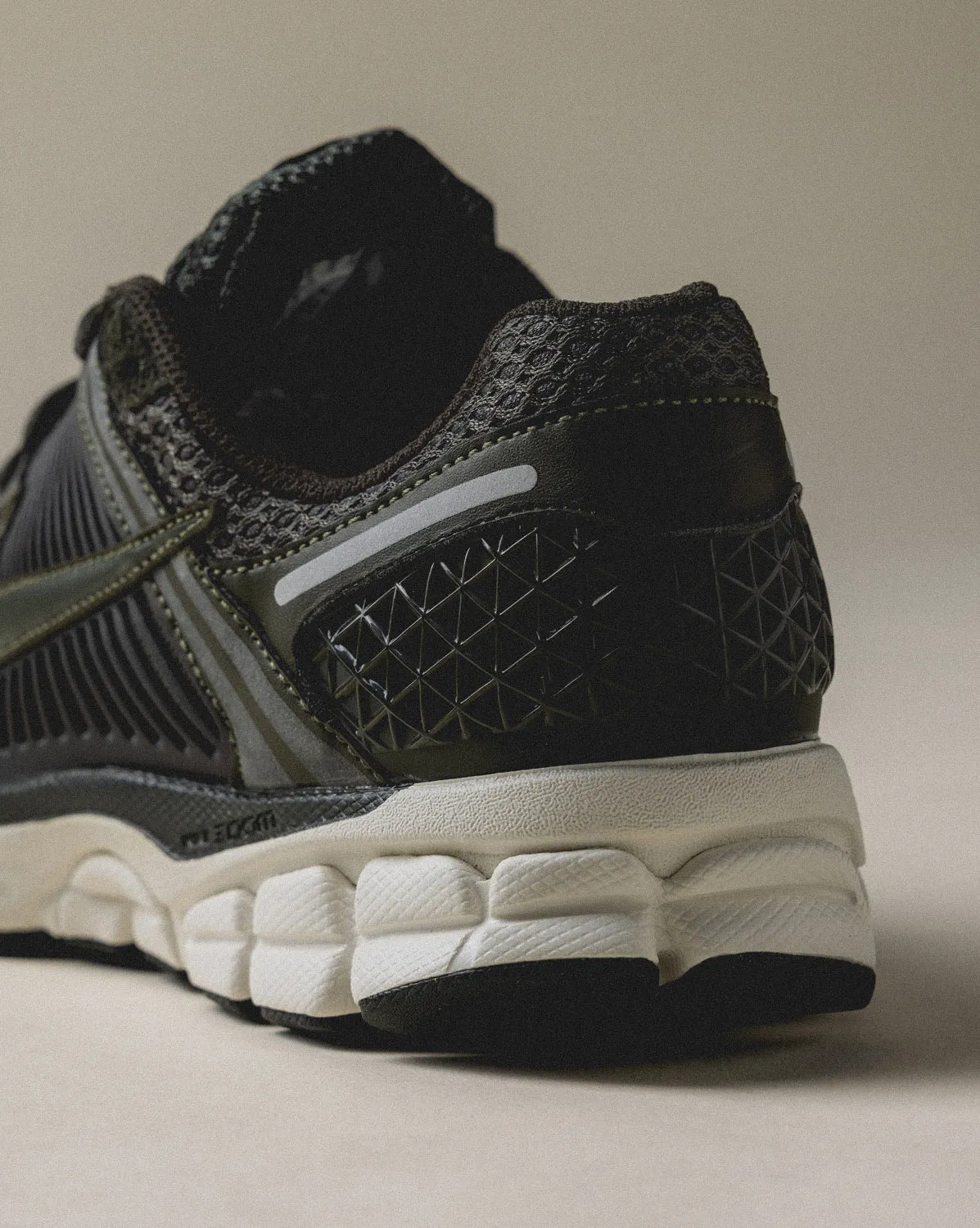 Nike Wmns Zoom Vomero 5 *Sequoia*