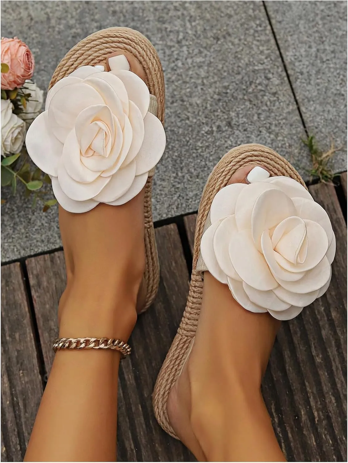 OYOANGLE Women's Boho 3D Flower Straw Braided Flat Sandals Open Toe Slip on Vacation Casual Sandals