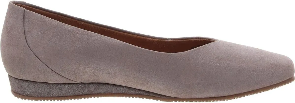 SoftWalk Women's Vellore Ballet Flat